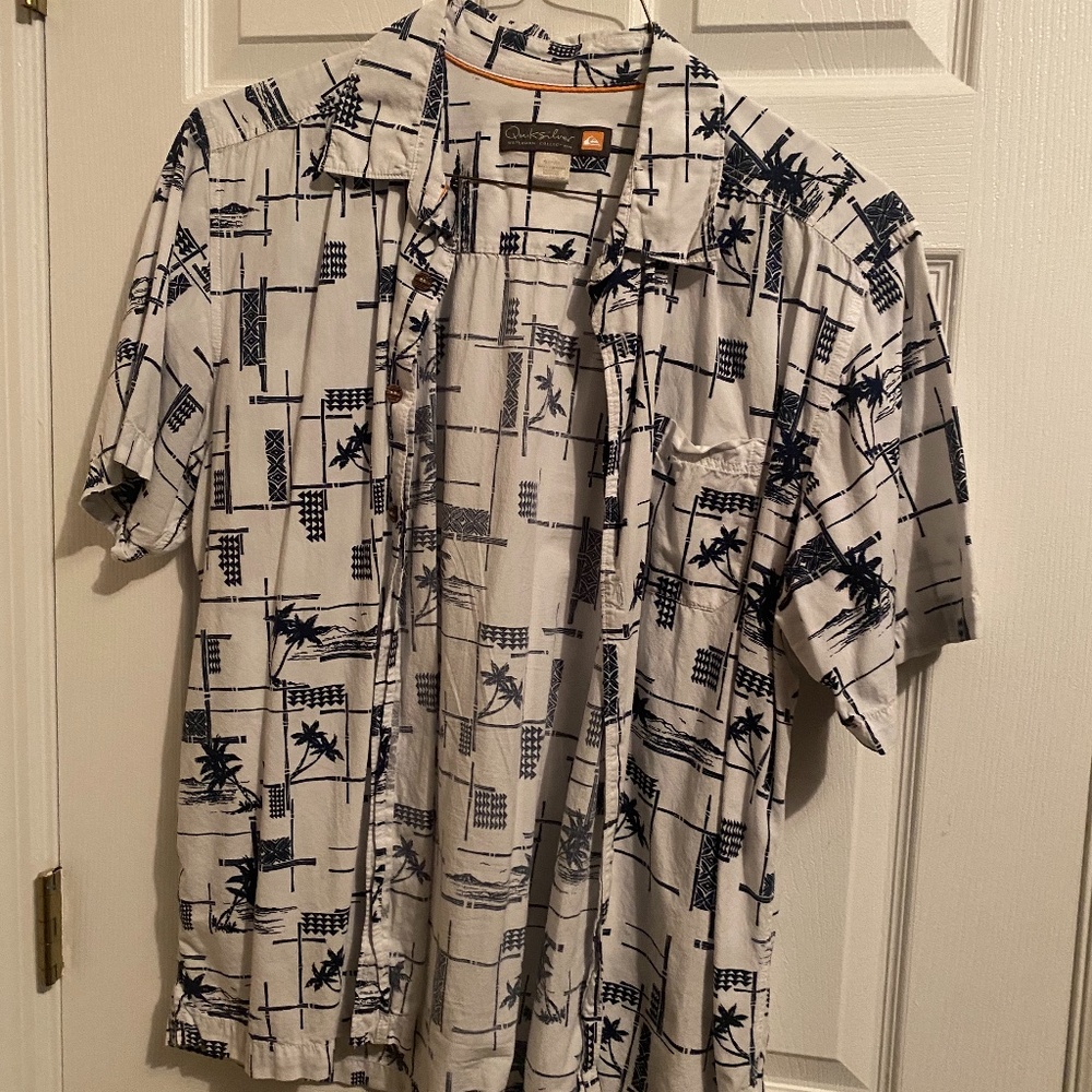 Men’s quiksilver short sleeve button down Cl